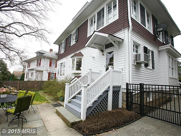 Rear of house: excellent condition!