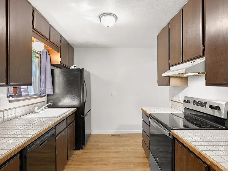 17570 NW Shorewood Dr — Photo 3
