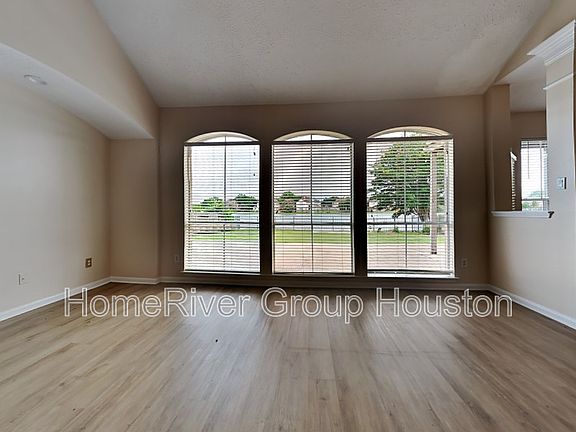 2nd image of 1739 Northshore Dr