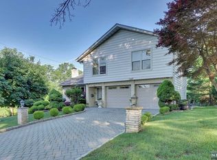 38 Ash St, Englewood Cliffs, NJ 07632