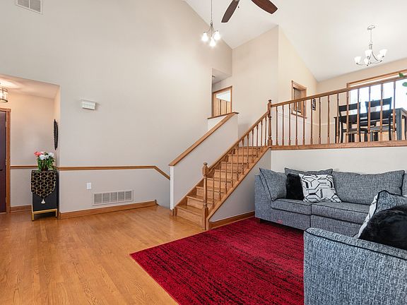 3rd image of 2713 Zurich Ln