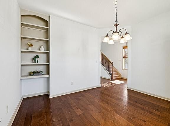 5th image of 167 Fairview St