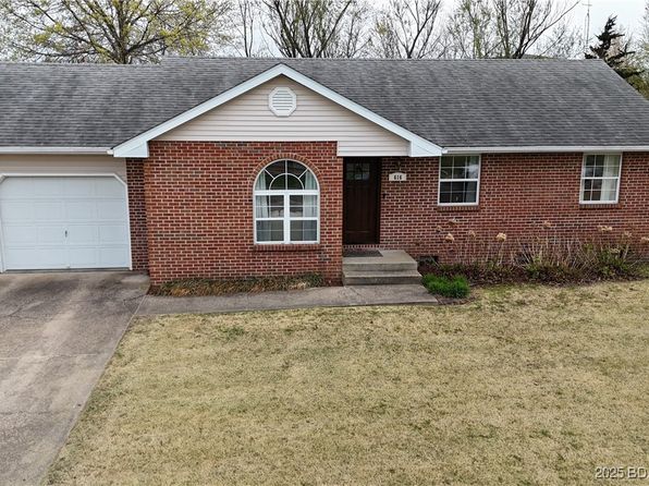 616 E Haynes St, Eldon, MO 65026