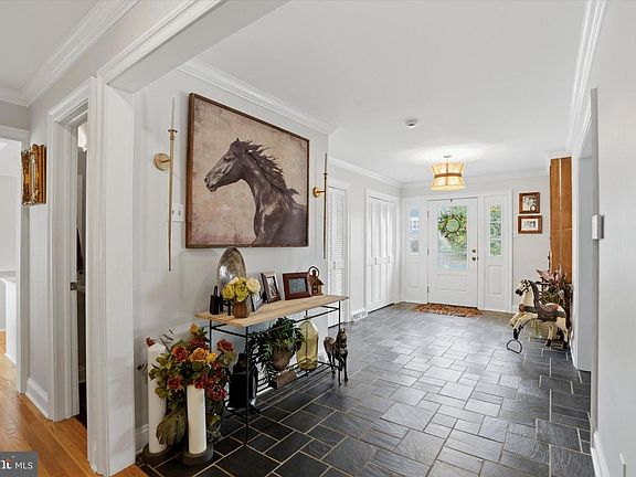 4th image of 875 Locust Grove Rd