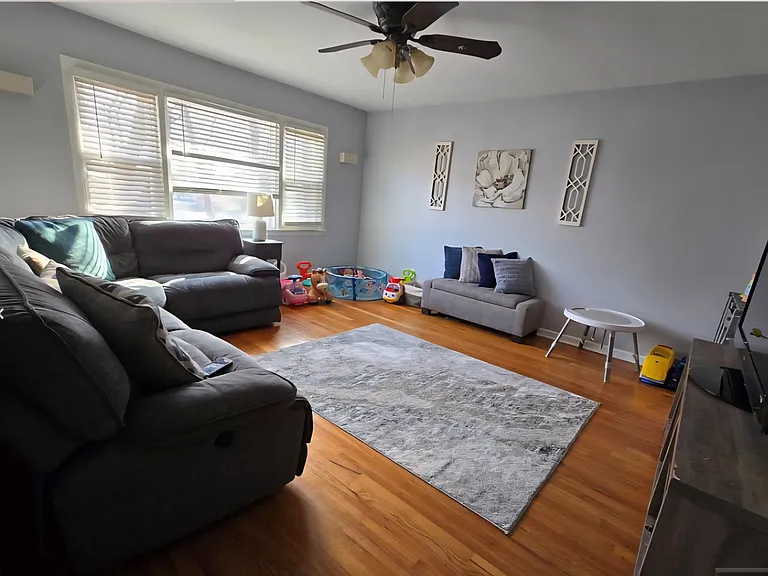 18 English Ave #2 — Photo 2