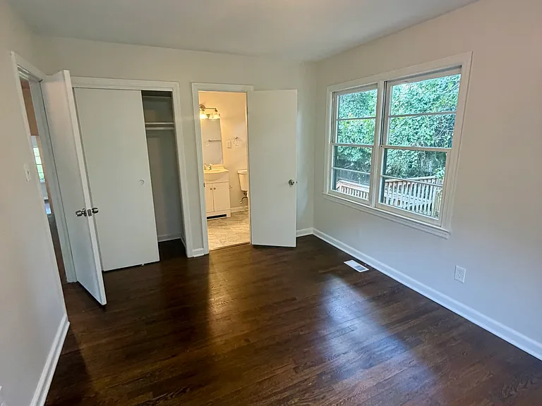 107 Stanley Ter — Photo 31