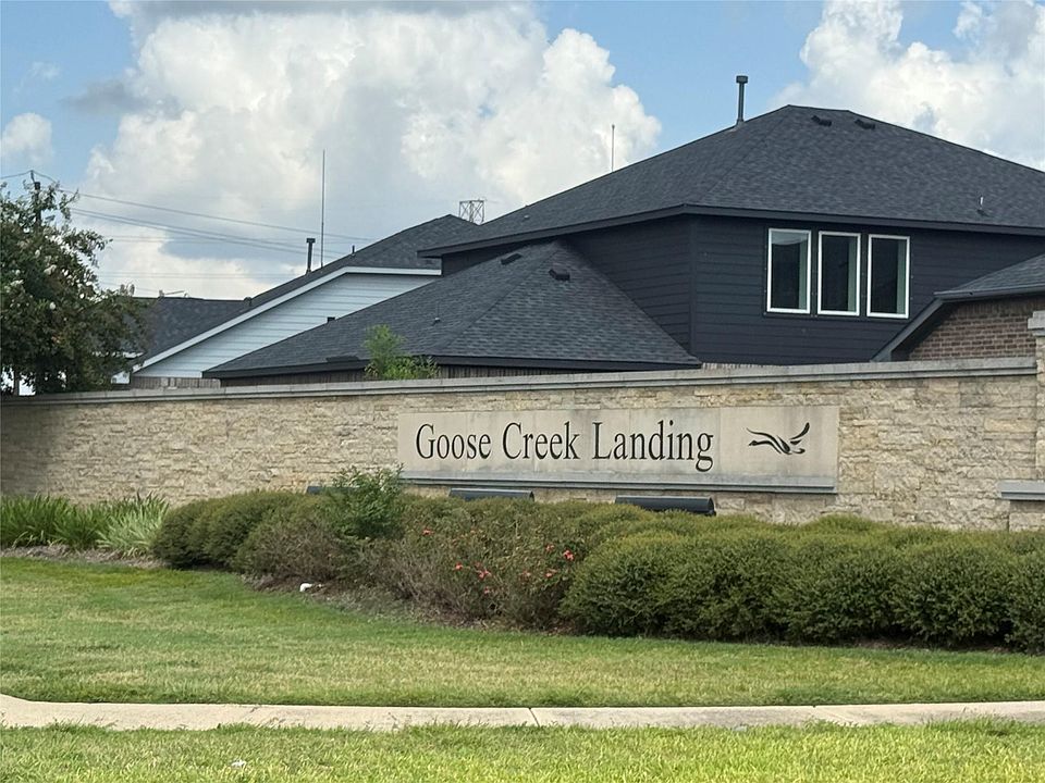 2nd image of 4810 Crescent Lake Cir