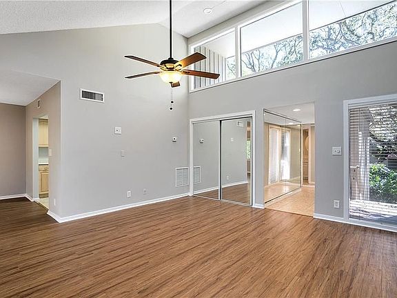 4th image of 218 Crown Oaks Way