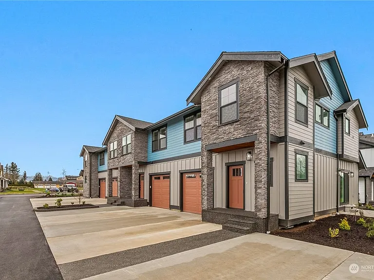 2217 Dejong Dr — Photo 17