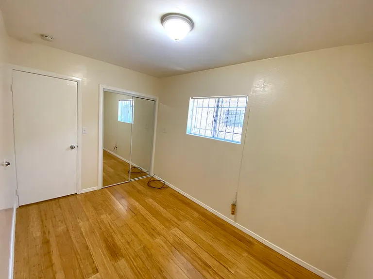 1532 Locust Ave — Photo 9