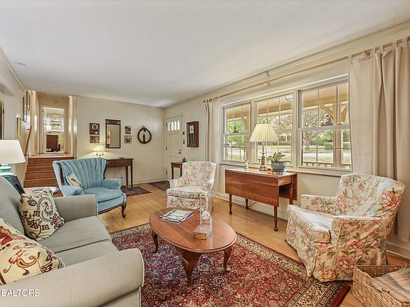 5th image of 7736 Luxmore Dr