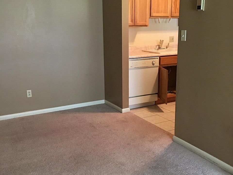 1st image of 270 Canterbury Ln APT A