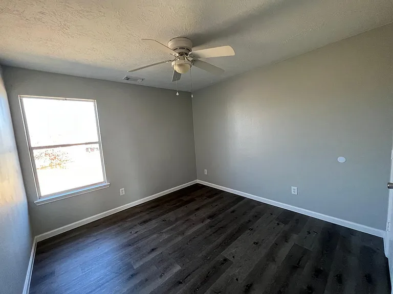 19451 Nasworthy Dr — Photo 28