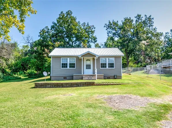 204 S Dewey Ave, Chandler, OK 74834