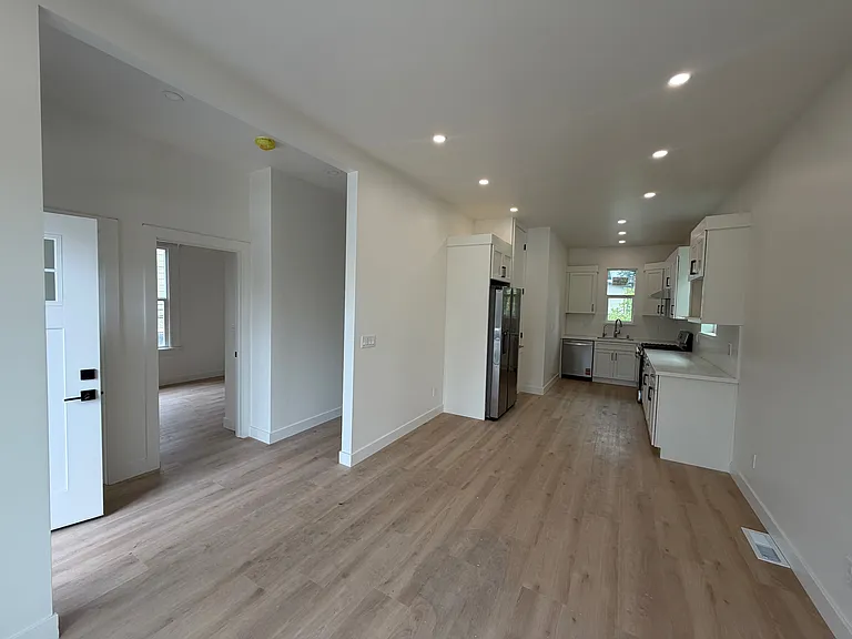 1826 Parker St — Photo 3