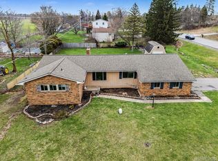 12519 Jennings Rd, Linden, MI 48451