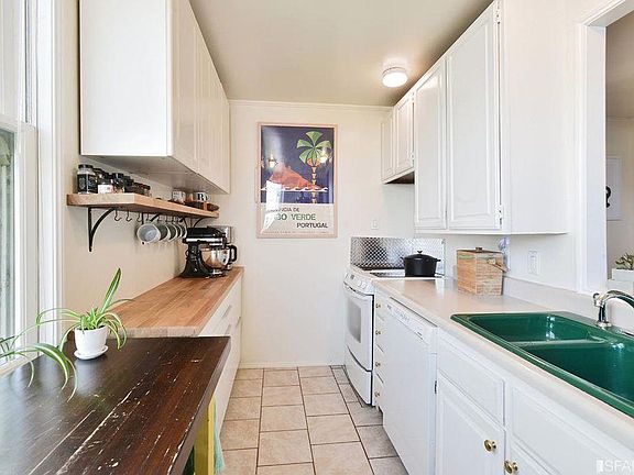 5th image of 228 Grattan St APT 2