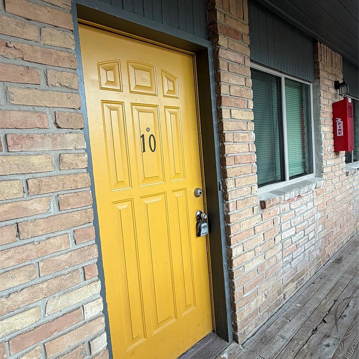1 bed, 1.0 bath, 695 sqft, $850 — Photo 2