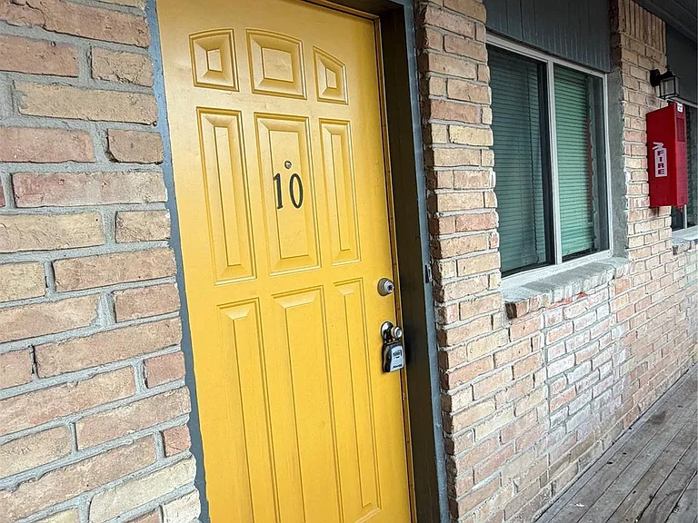 4811 Oakland St #10 — Photo 2