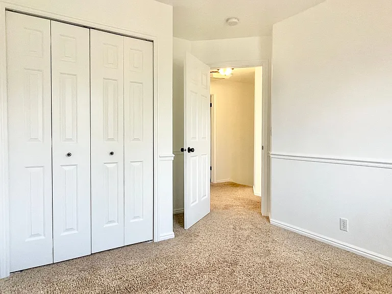 617 E Orangewood Ln — Photo 19