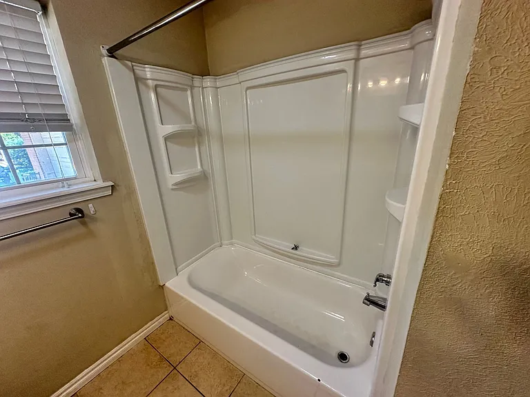 1613 Vine St — Photo 3