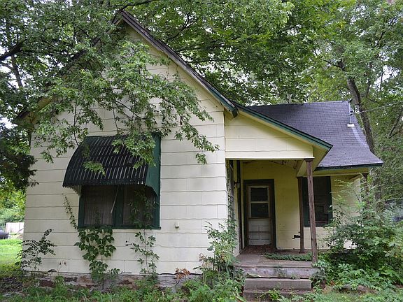 2nd image of 606 N Parkinson Ave