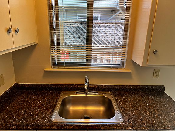4th image of 535 Sumner St #C