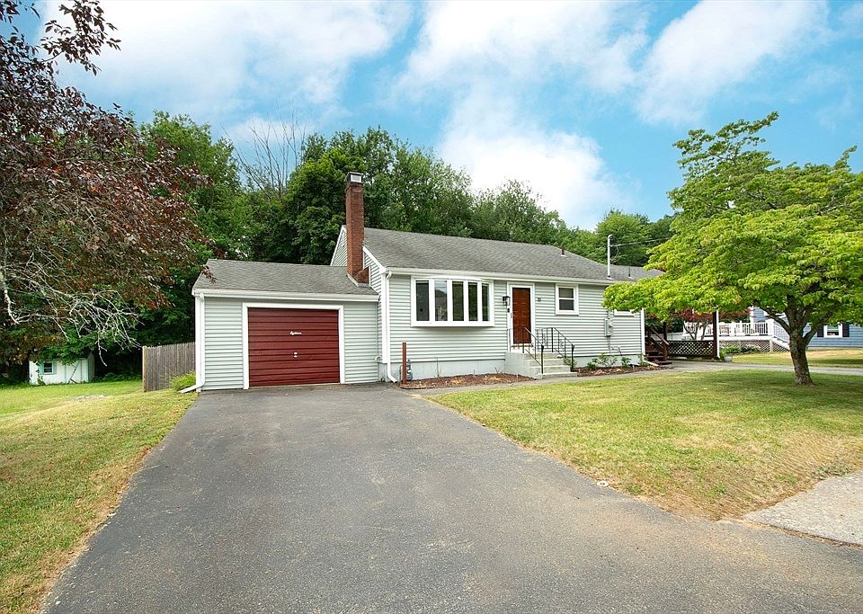 1st image of 18 Oakwood Dr