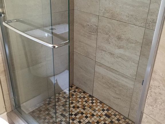 5th image of 2735 Commercial St APT 6