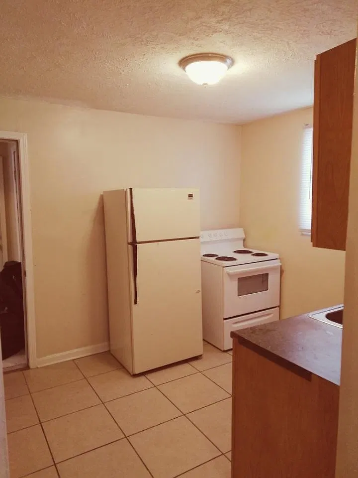 1733 W Ormsby Ave — Photo 3