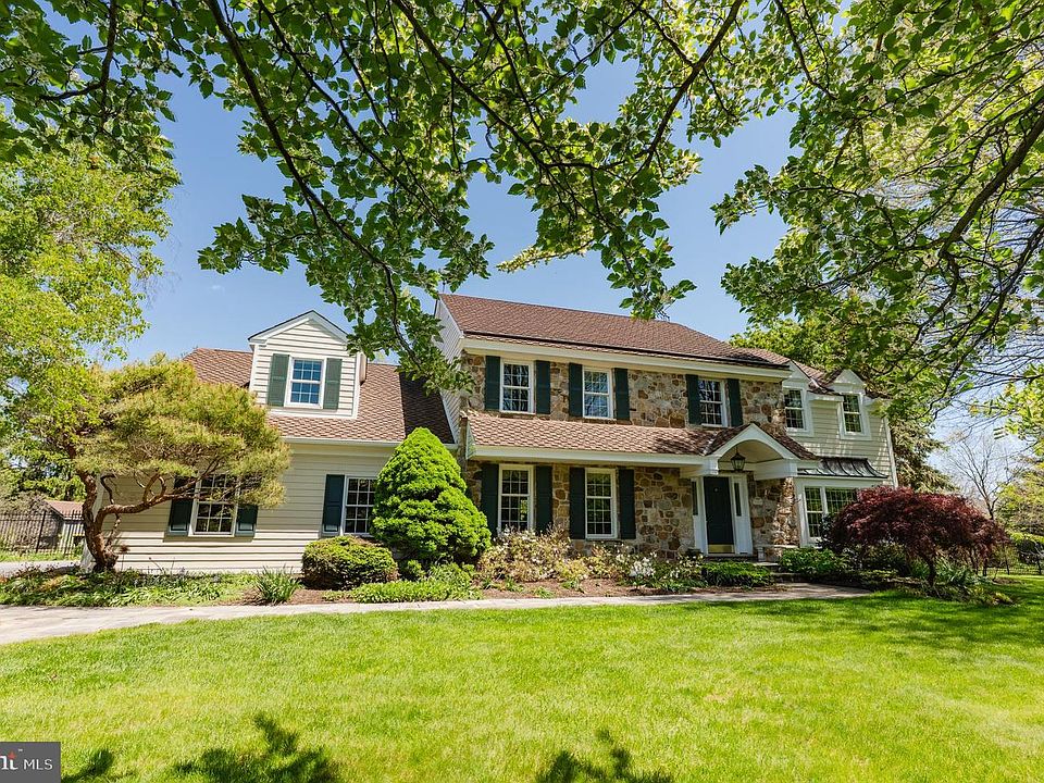 1st image of 1020 Rosewood Dr