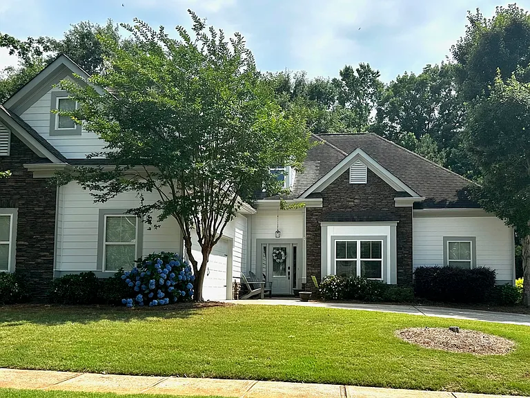 1231 Brighton Ln — Photo 1