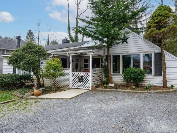 206 Southdown Road, Huntington, NY 11743