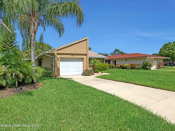 2nd image of 220 Applewood Cir