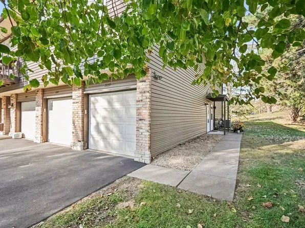 2239 Pinehurst Ln, Stillwater, MN 55082