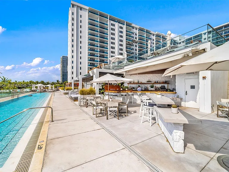 2301 Collins Ave #1030 — Photo 25