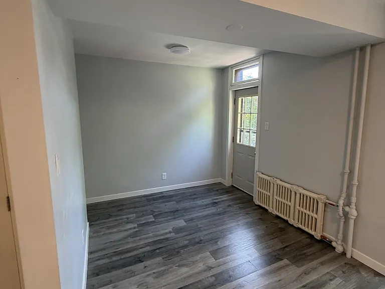 490 Gilmour St #3 — Photo 3