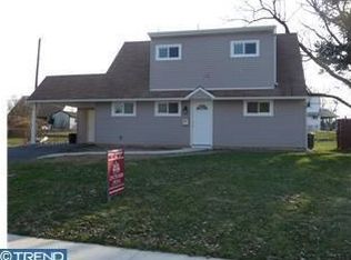 19 Gooseneck Rd, Levittown, PA 19057