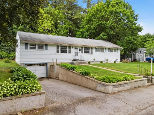 11 McFarlin Rd, Chelmsford, MA 01824