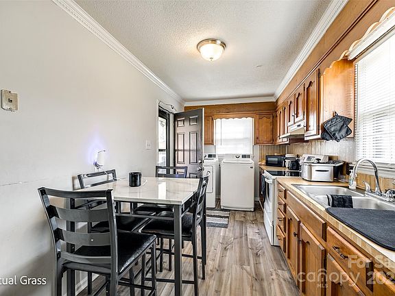 5th image of 970 Willowbrook Ave
