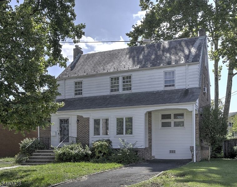 1st image of 8 Decker Ave