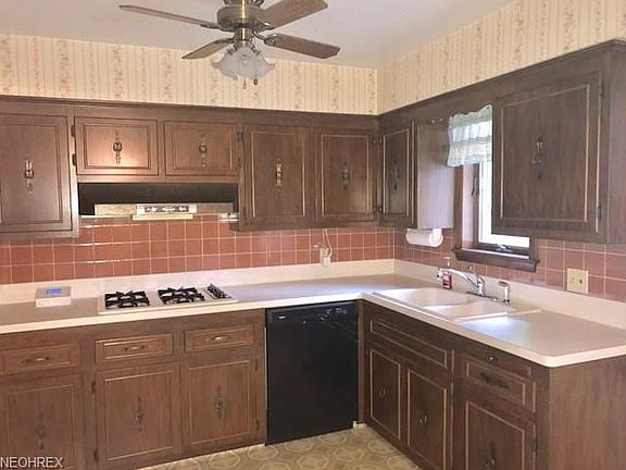 4th image of 173 Maplelawn Dr