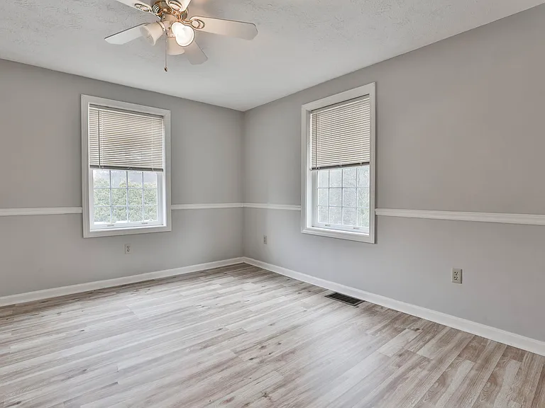 54 Vandora Dr — Photo 16