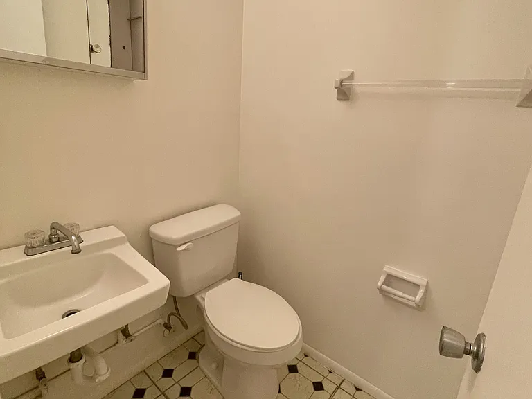 623 Shore Rd — Photo 32