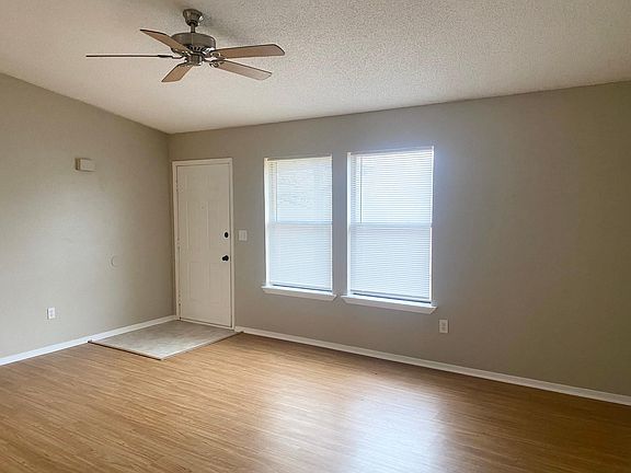 2nd image of 952 Meadowlark Cir