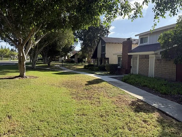3 bed, 1.5 bath, 1529 sqft, $4,100 — Photo 3