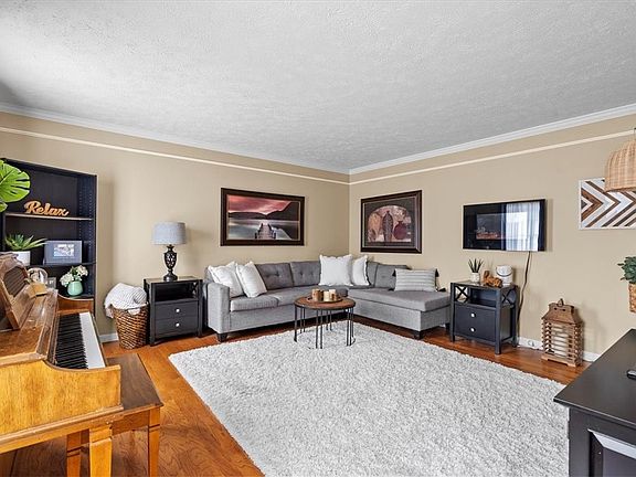5th image of 109 Windsor Ct
