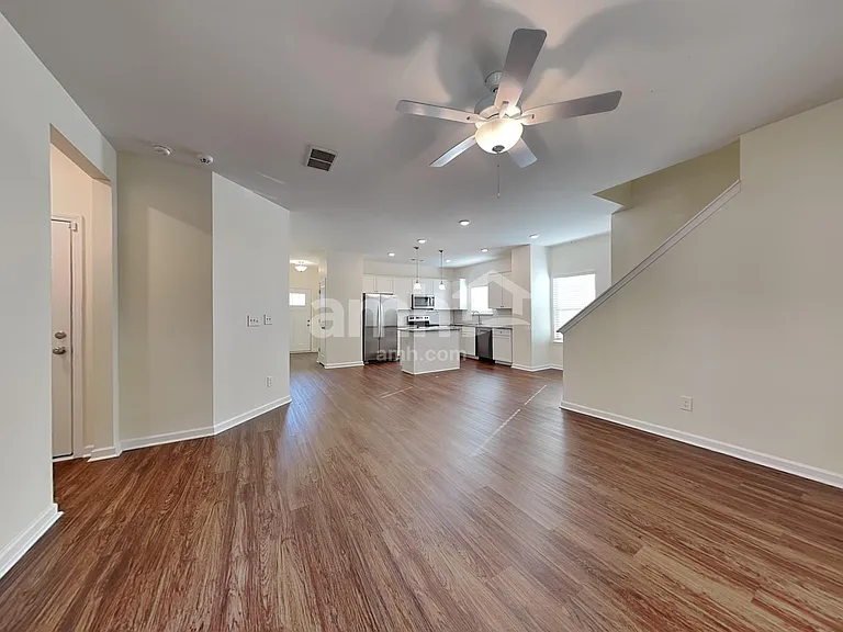 553 Camp Dr — Photo 4