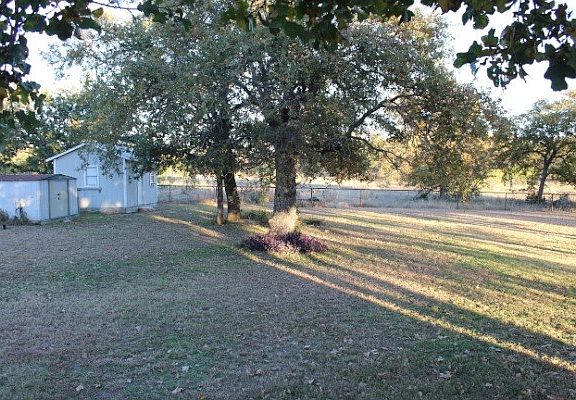 3rd image of 541 Sunset Dr