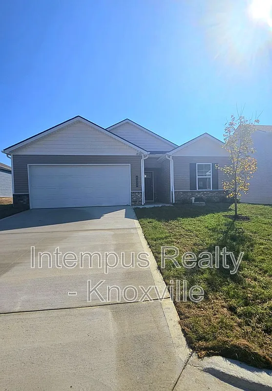 3 bed, 2.0 bath, 1343 sqft, $2,200 — Photo 1